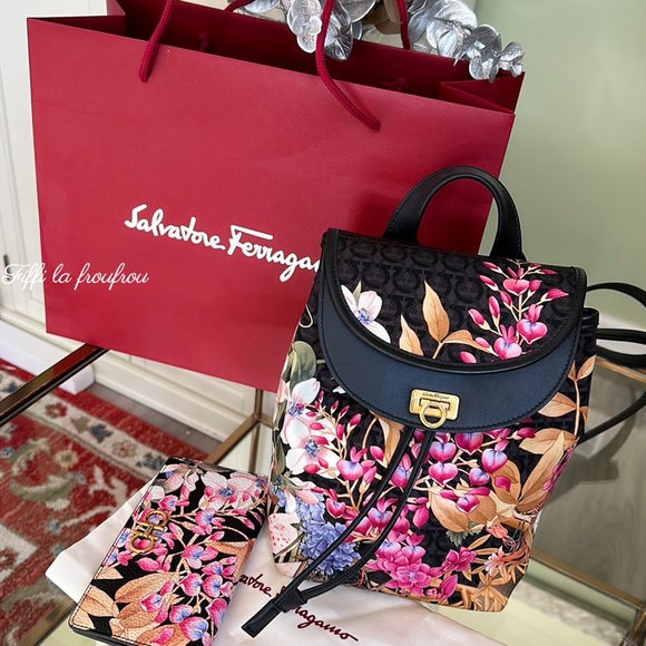 Authentic Salvatore Ferragamo wallet and backpack - Picture 13 of 16